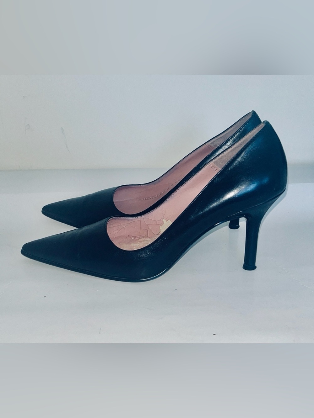Anne Klein Stiletto 3 inch heels. Size 7
Leather uppers.